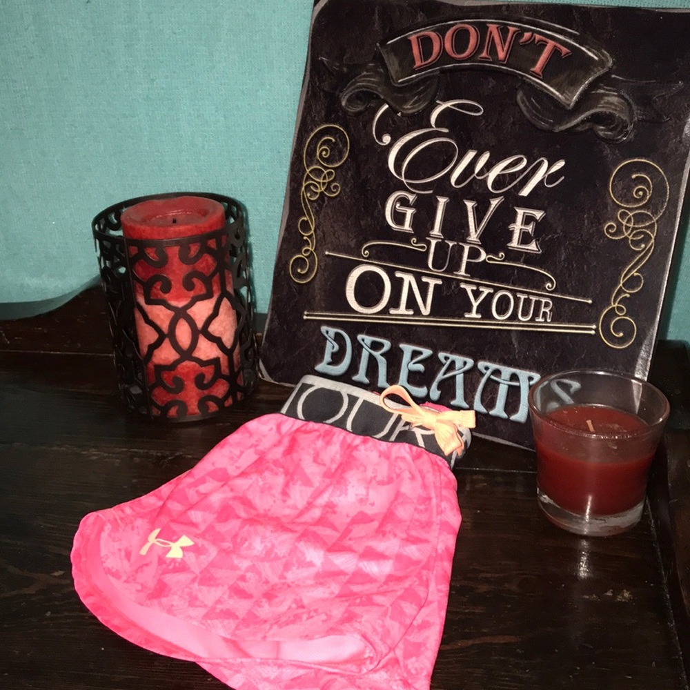 Under armour hot pink heat gear athletic shorts